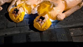 ¿Qué hacen todas estas muñecas hinchables a las puertas del ministerio de Justicia?