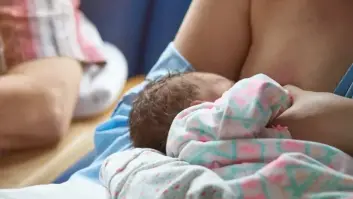 La presión por dar el pecho perjudica a las madres, y los médicos por fin se dan cuenta