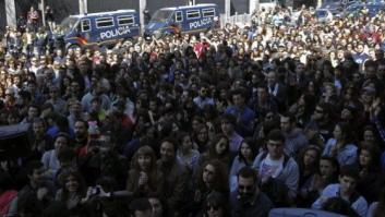 Cientos de personas recuerdan a Couso frente a la embajada de EEUU