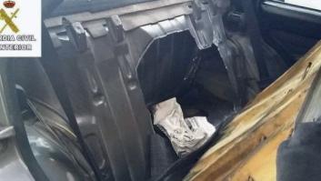 Intentan pasar en Melilla a un niño sirio en el doble fondo de un coche