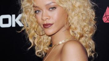 Rihanna sorprende en Coachella con un mono brillante de la cabeza a los pies de Gucci