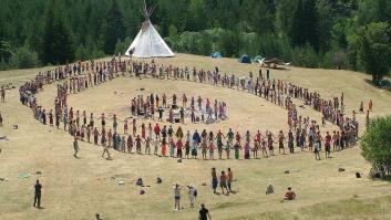 La Familia Arcoíris: 200 'hippies' practican sexo al aire libre en La Rioja