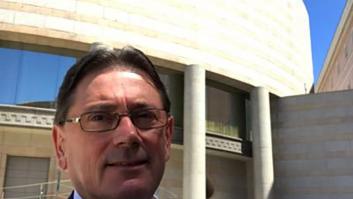 Un senador socialista amaga con encerrarse en Sanidad hasta que le vacunen