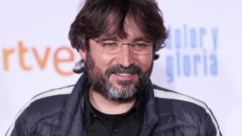 Jordi Évole se vacuna y es IMPOSIBLE no fijarse en la camiseta que ha llevado