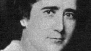 Roban el busto de Clara Campoamor en el barrio de Malasaña (Madrid)