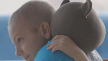 Un oso de peluche que habla para ayudar a los niños con cáncer (VÍDEO)