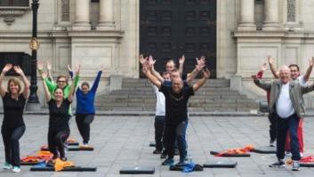 El presidente de Perú pone a sus ministros a hacer gimnasia en su primera reunión de Gobierno