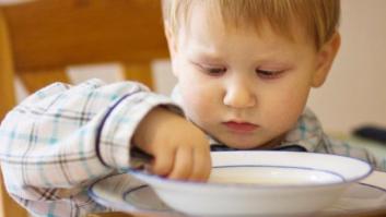 Gusanos en la comida de seis colegios de Castilla y León: "La privatización es lo que tiene"