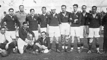 El gesto de Pedro Sánchez cuando suena el himno de España revoluciona Twitter