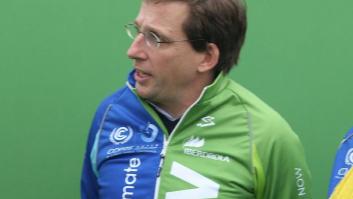 Cachondeo con esta imagen de Almeida un día antes de la cumbre del clima: imposible no fijarse