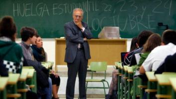 Los universitarios recibirán 300 euros menos de beca este curso, según Educación