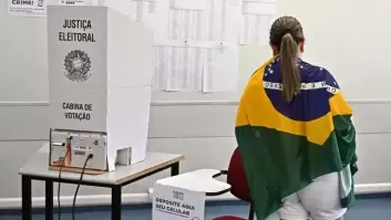 Comienza el escrutinio en Brasil en una jornada marcada por las largas colas