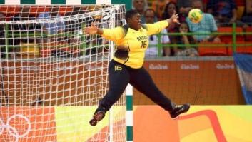 Teresa Almeida, la jugadora de balonmano que mide 1,70 y pesa 98 kilos: "Estoy orgullosa"