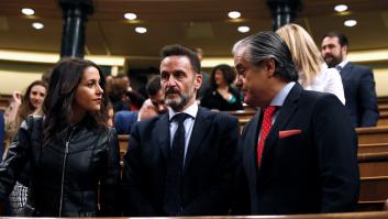 Marcos de Quinto y un diputado de Vox acaban a empujones por un escaño