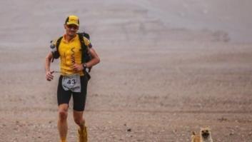 Dion Leonard corre una ultramaratón y una perrita callejera termina con él la carrera