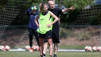 Insinuaciones, acoso y tocamientos: un informe desvela abuso "sistémico" en el fútbol femenino en EEUU