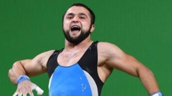Nijat Rahimov no pudo contener la alegría tras ganar el oro en halterofilia