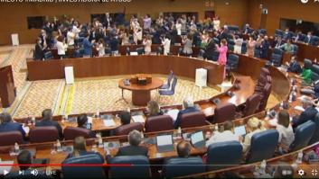 La imagen icónica tras los ataques de Vox a Serigne Mbaye: atención a lo que ocurre abajo