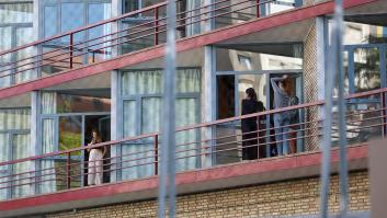 Las chicas del Santa Mónica defienden la actitud machista de los alumnos del colegio mayor Elías Ahuja: "No nos ofenden"