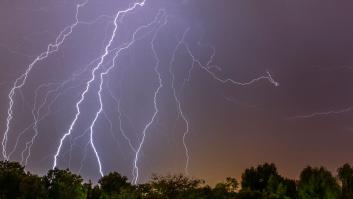 Herido al caerle un rayo en el jardín de su casa en la localidad madrileña de Torrelodones