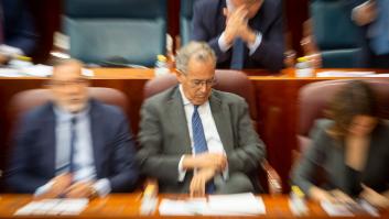 Los familiares de fallecidos en residencias claman contra el consejero Ossorio: " No tiene escrúpulos"