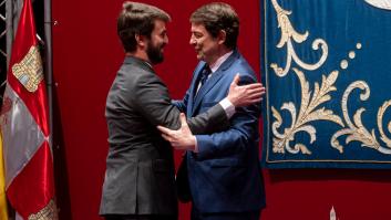 Mañueco y García-Gallardo modifican el Código Ético regional para que los altos cargos puedan recibir regalos de "cortesía"