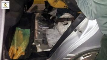 Un menor bajo el asiento y una mujer en el salpicadero intentan entrar en Melilla