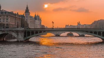 Pesca un pez descomunal en el río Sena (Francia)