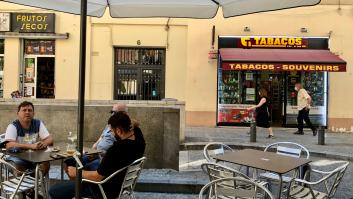 Algunos camareros: "Si se prohíbe fumar, la gente no lo va a cumplir"