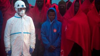 Inmigrantes llegados en patera duermen en la calle ante la ausencia de pruebas PCR