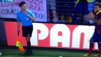 El lanzamiento de un plátano a Alves se salda con una multa de 12.000 euros al Villarreal