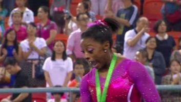 El peor momento de Simone Biles sobre un podio