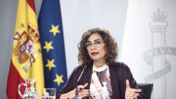 Montero defiende que la factura eléctrica bajará un 10% y que beneficiará a la "totalidad de hogares"