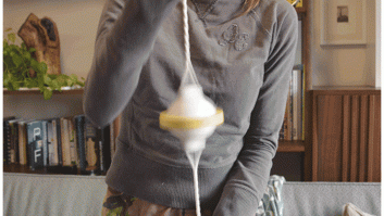 Huevos cocidos dorados: el secreto está en agitar (VÍDEO)