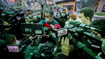 Los candidatos tratan de acorralar a un Moreno Bonilla que no rebate las barbaridades de Vox y vende un Gobierno en solitario