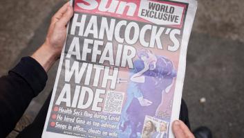 Dimite el ministro de Sanidad británico tras ser 'cazado' violando las normas anti Covid con su amante