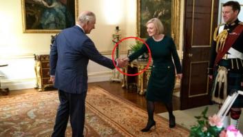 La reveladora foto que los más avispados han podido ver en el despacho de Carlos III