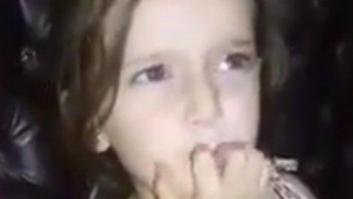 Esta niña siria canta una canción cuando una bomba la interrumpe
