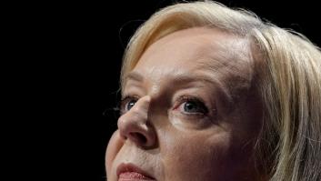 Liz Truss se aferra a Downing Street y pide "perdón por los errores" cometidos