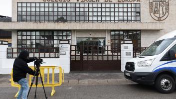 La Guardia Civil halla 30 discos duros destrozados o escondidos en casa del profesor acusado de grabar a sus alumnas desnudas