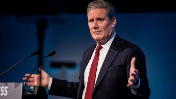 La debacle 'tory' catapulta a los laboristas en las encuestas y exigen elecciones generales