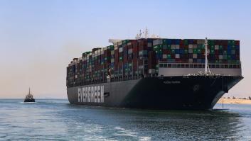 El 'Ever Given' reinicia la navegación tras permanecer retenido casi 4 meses en el Canal de Suez