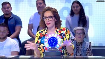 Ana Morgade ejemplifica lo que ha vivido esta semana al enseñar el mensaje que ha recibido