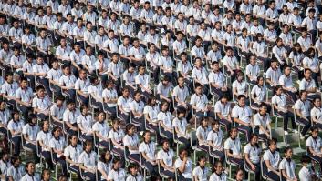 Las impactantes imágenes de la 'vuelta al cole' en Wuhan, epicentro de la pandemia