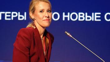 La periodista Ksenia Sobchak, ahijada de Putin, huye de Rusia