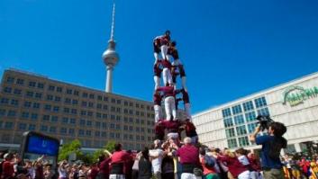 5.000 'castells' reivindican en 7 ciudades europeas la consulta catalana (FOTOS)