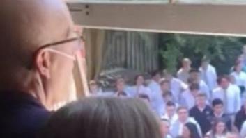 El homenaje más emotivo de 400 alumnos a su profesor enfermo de cáncer