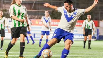 Un gol a la transfobia: Álex, el delantero trans que juega al fútbol con chicas