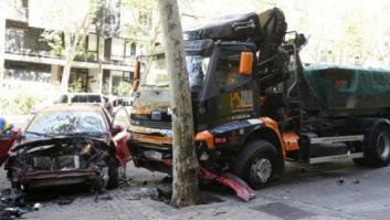 Un camión sin conductor hiere a una mujer y arrolla a 6 vehículos en Madrid