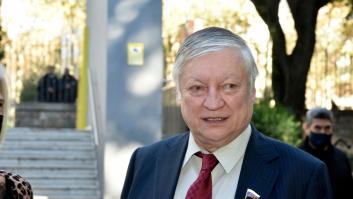 El ajedrecista ruso Anatoli Kárpov, en coma inducido tras sufrir una lesión craneal en extrañas circunstancias en Moscú